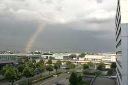 arcobaleno in Zip dopo la tempesta