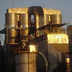 Un impianto industriale sito in Zip alla luce del tramonto
