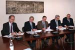 Il momento della firma. Da sn: Ongaro, Boschetti, Mastroluca,Zanasi, Barbone