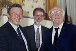 12 giugno 2003. Dino Gamba (a dx) mentre  – in occasione dei festeggiamenti per il 45 anniversario della fondazione del Consorzio Zip – riceve una medaglia d'oro dalle mani del presidente della Provincia, Vittorio Casarin (a sn) e dell'allora presidente della Zip, Roberto Ongaro.