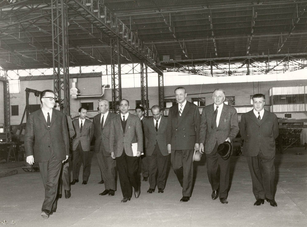 003_19660429_visitaProvincia_zip