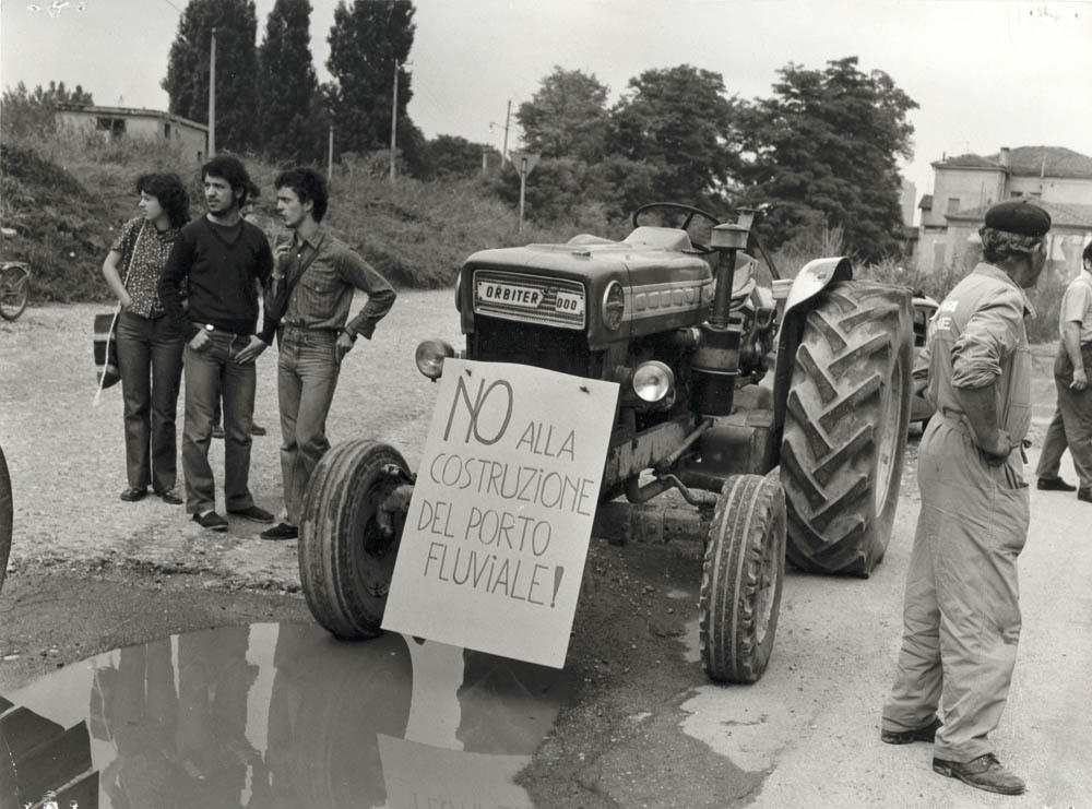 006_19780707_corteoMarte_zip